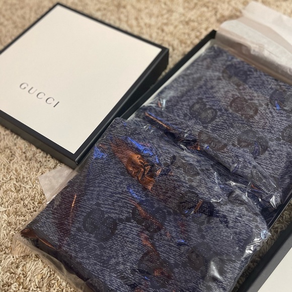 Gucci scarf 100% brand new with tags - Picture 2 of 3